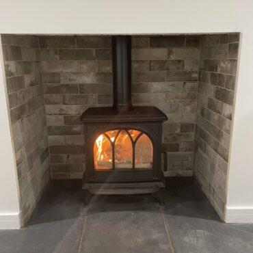 Stovax Huntingdon 30 wood stove with a tracery door.