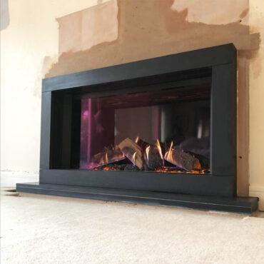 Gazco Reflex 105 in a Grey Sorrento suite fireplace surround & hearth.